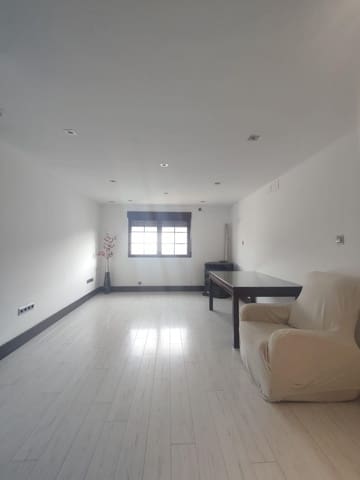 3 bedroom Flat for rent in Zaidin, Granada city - € 850 (Ref: 9986984)