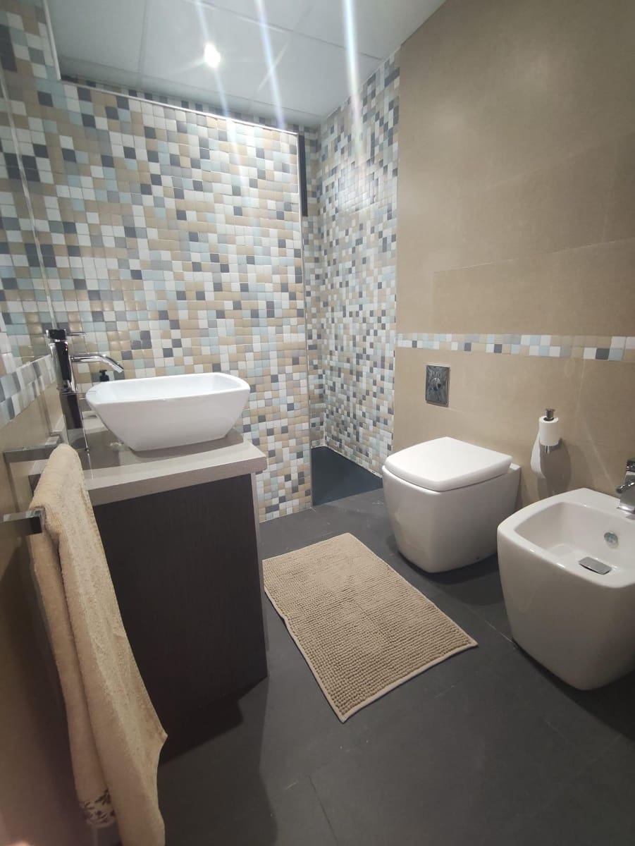 Appartement de 3 chambres à louer à Grenade ville - 850 € (Ref: 9986984)