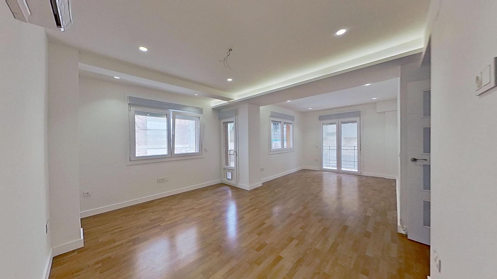 Piso de 3 habitaciones en Granada ciudad en venta - 350.000 € (Ref: 9994408)