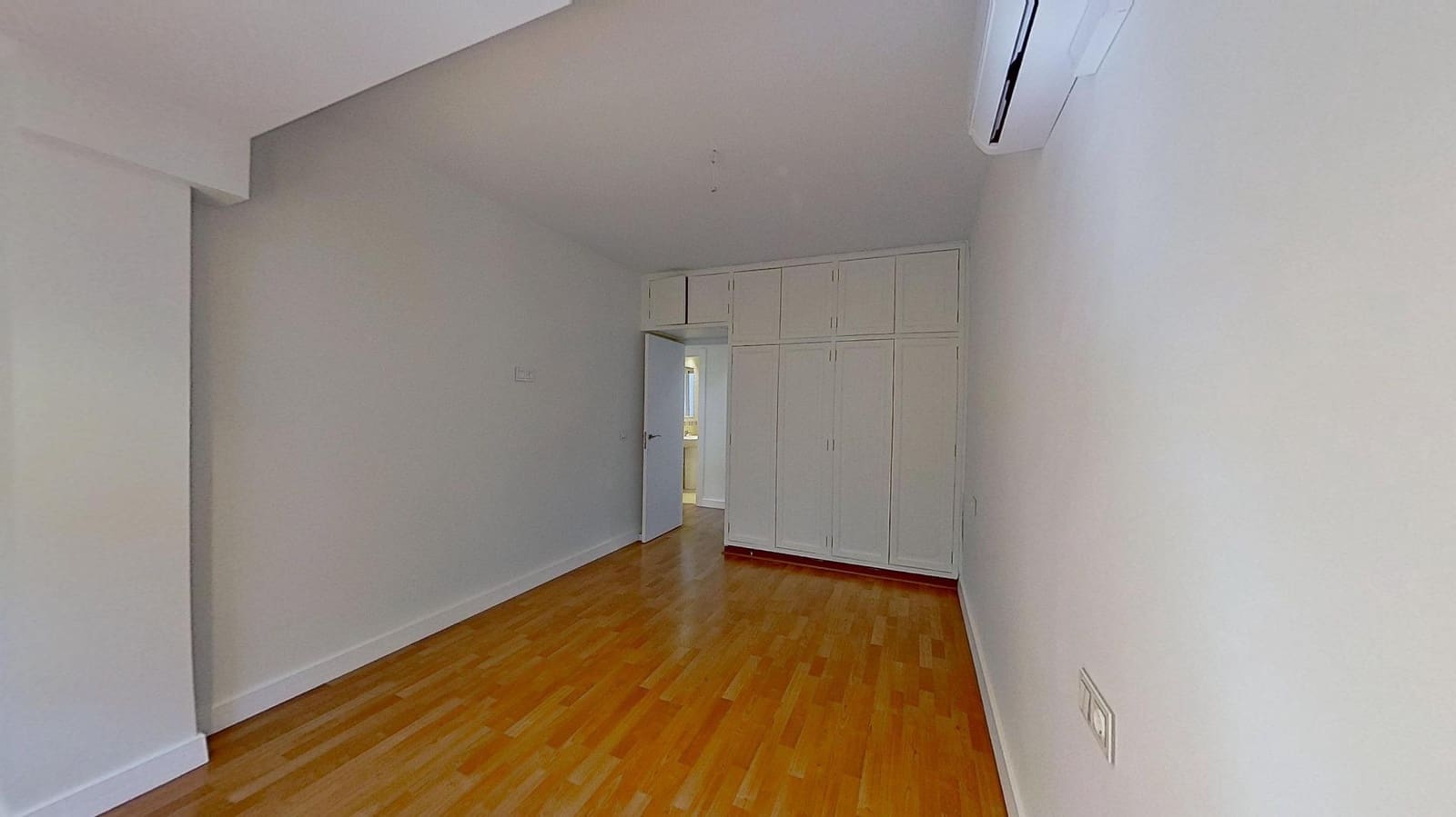 Piso de 3 habitaciones en Granada ciudad en venta - 350.000 € (Ref: 9994408)