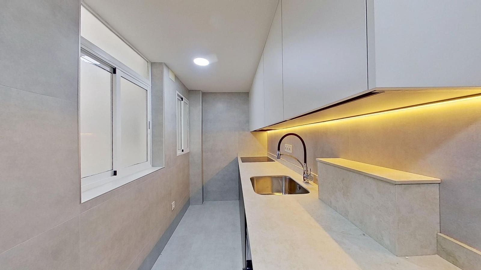 Piso de 3 habitaciones en Granada ciudad en venta - 350.000 € (Ref: 9994408)
