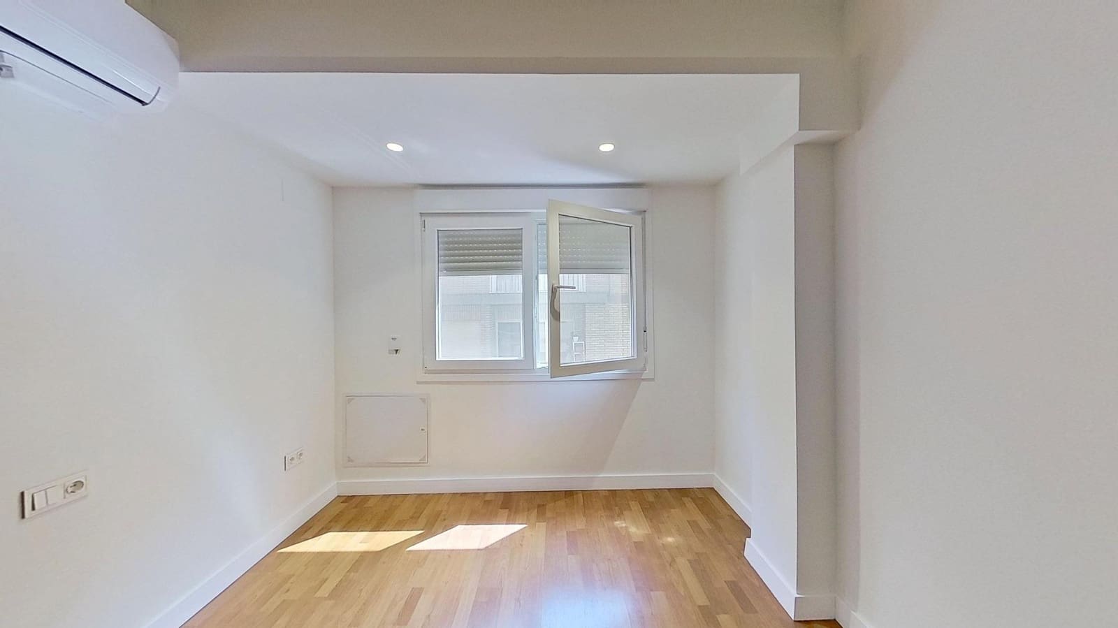 Piso de 3 habitaciones en Granada ciudad en venta - 350.000 € (Ref: 9994408)