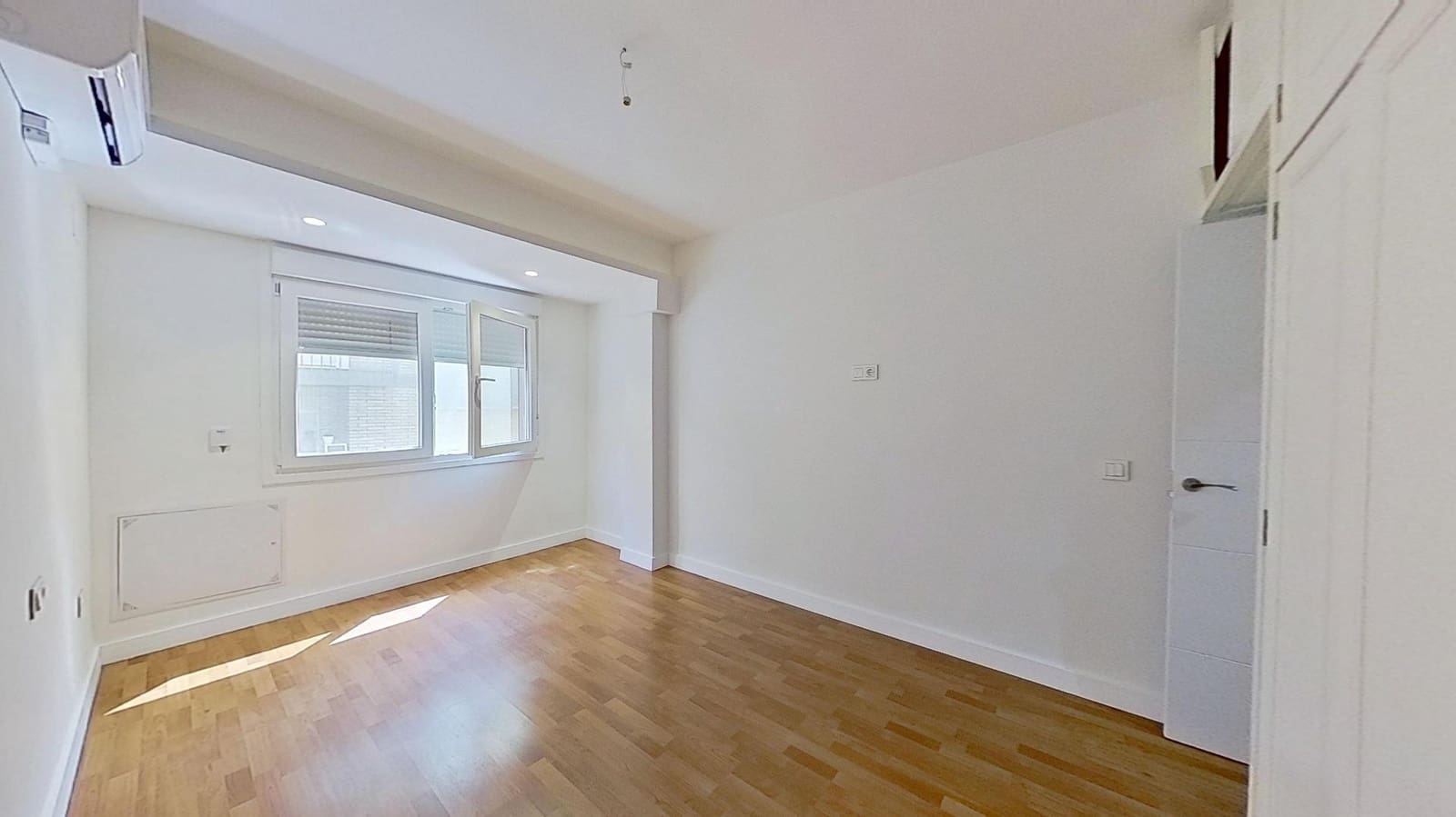Piso de 3 habitaciones en Granada ciudad en venta - 350.000 € (Ref: 9994408)