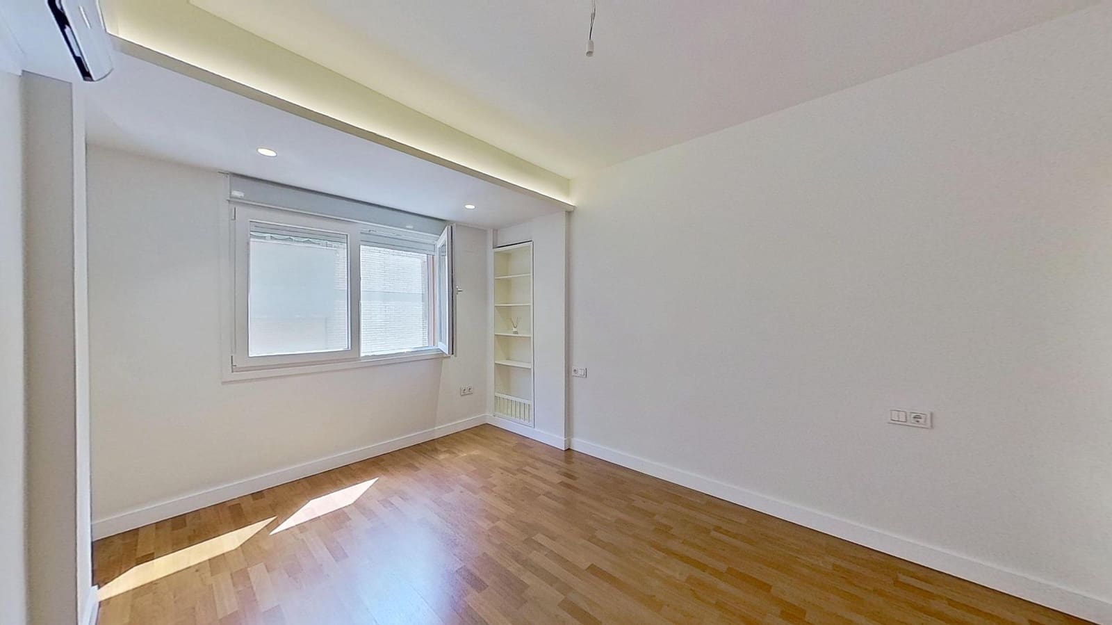 Piso de 3 habitaciones en Granada ciudad en venta - 350.000 € (Ref: 9994408)