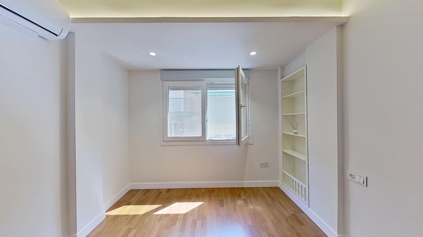 Piso de 3 habitaciones en Granada ciudad en venta - 350.000 € (Ref: 9994408)