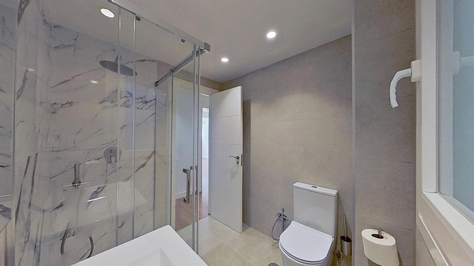 Piso de 3 habitaciones en Granada ciudad en venta - 350.000 € (Ref: 9994408)