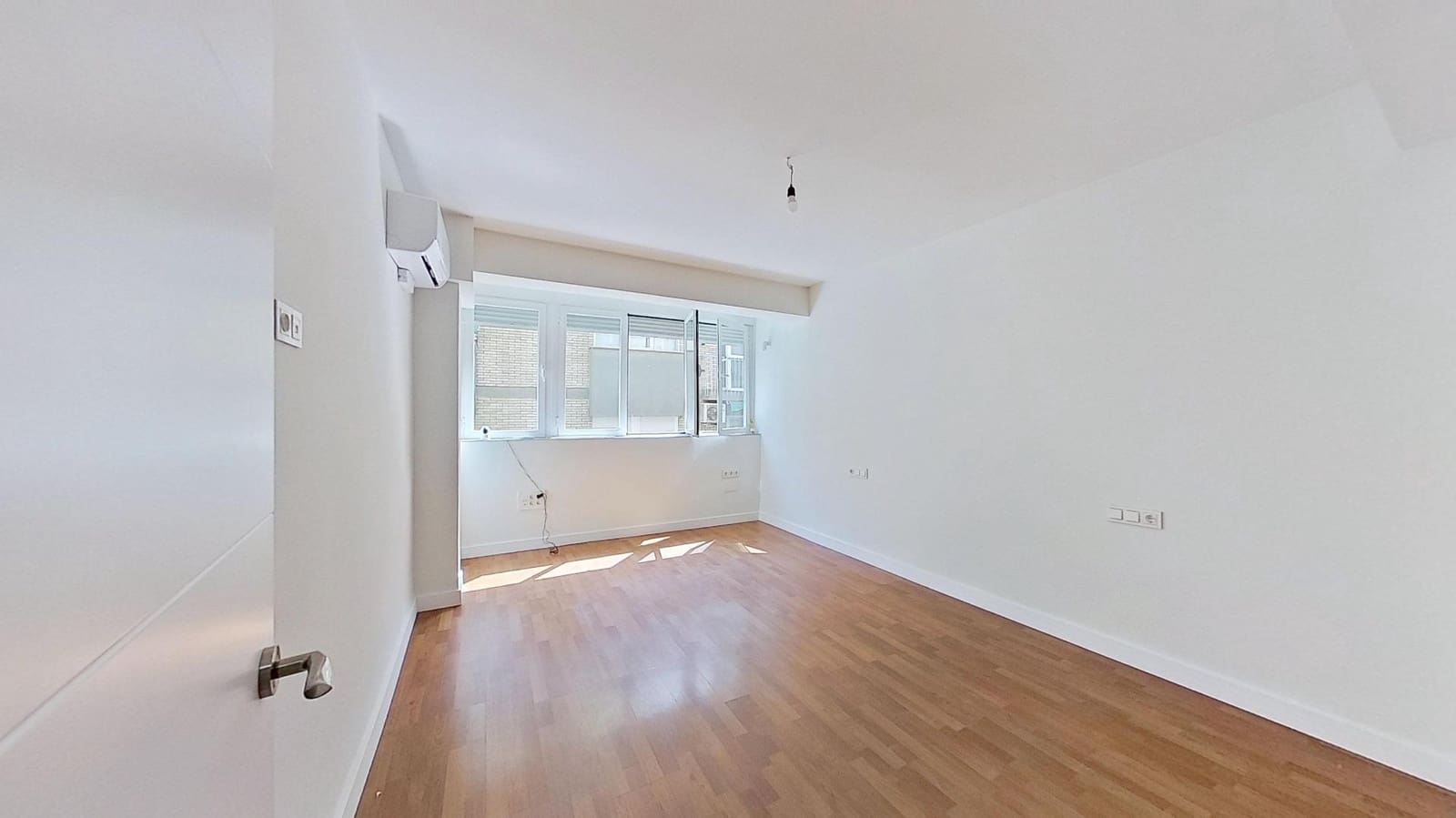 Piso de 3 habitaciones en Granada ciudad en venta - 350.000 € (Ref: 9994408)