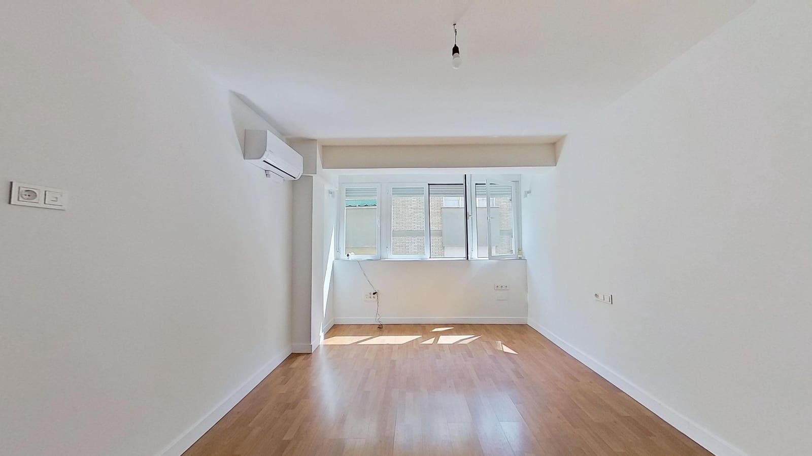 Piso de 3 habitaciones en Granada ciudad en venta - 350.000 € (Ref: 9994408)