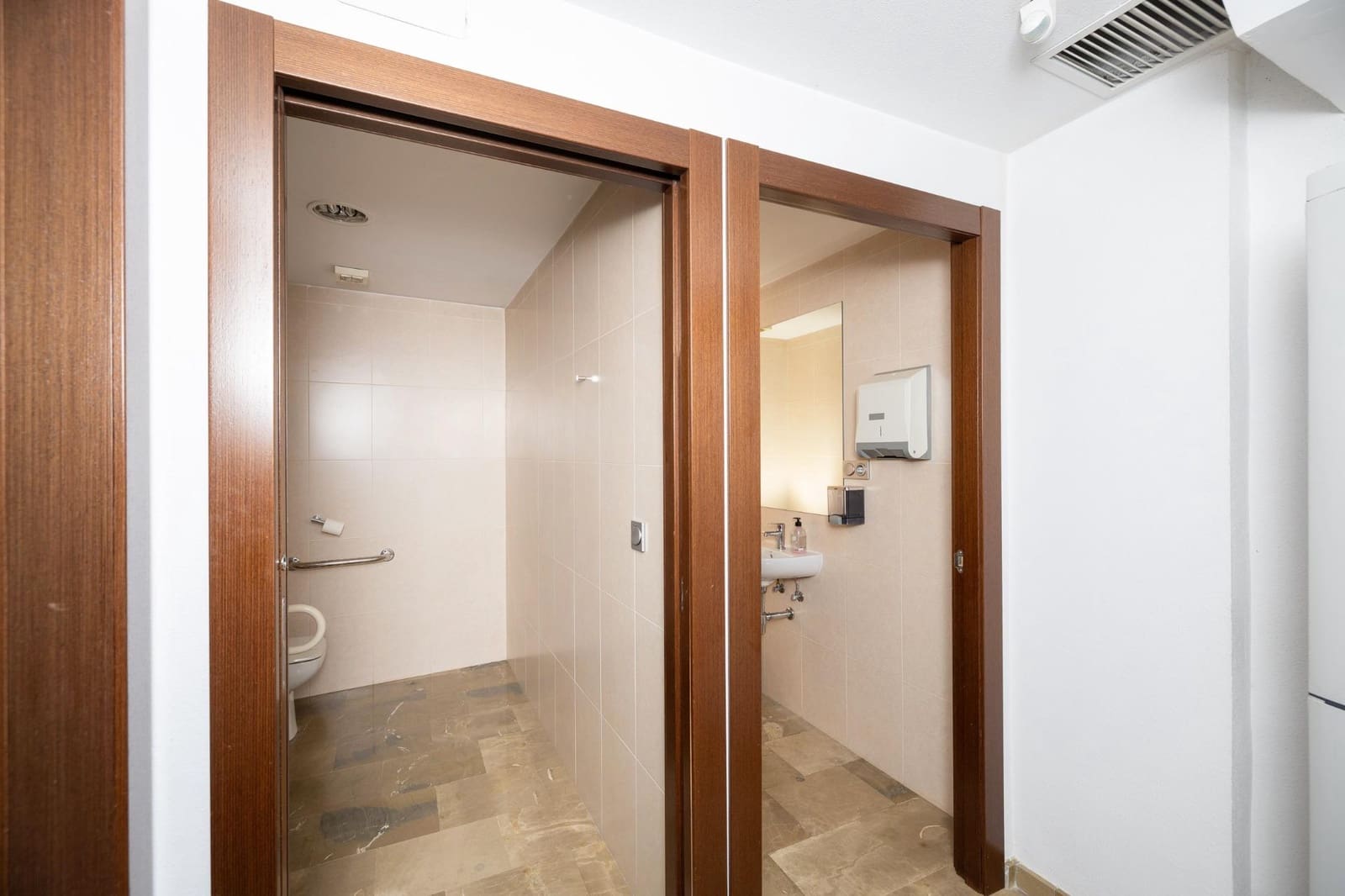 5 Zimmer Büro zu verkaufen in Granada Stadt - 470.000 € (Ref: 9994409)