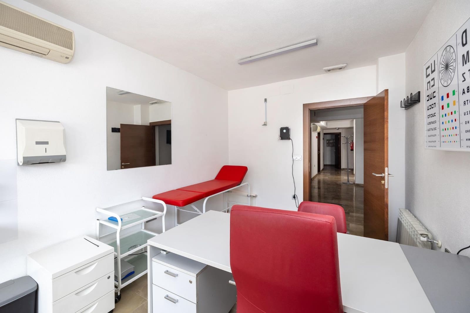 5 Zimmer Büro zu verkaufen in Granada Stadt - 470.000 € (Ref: 9994409)