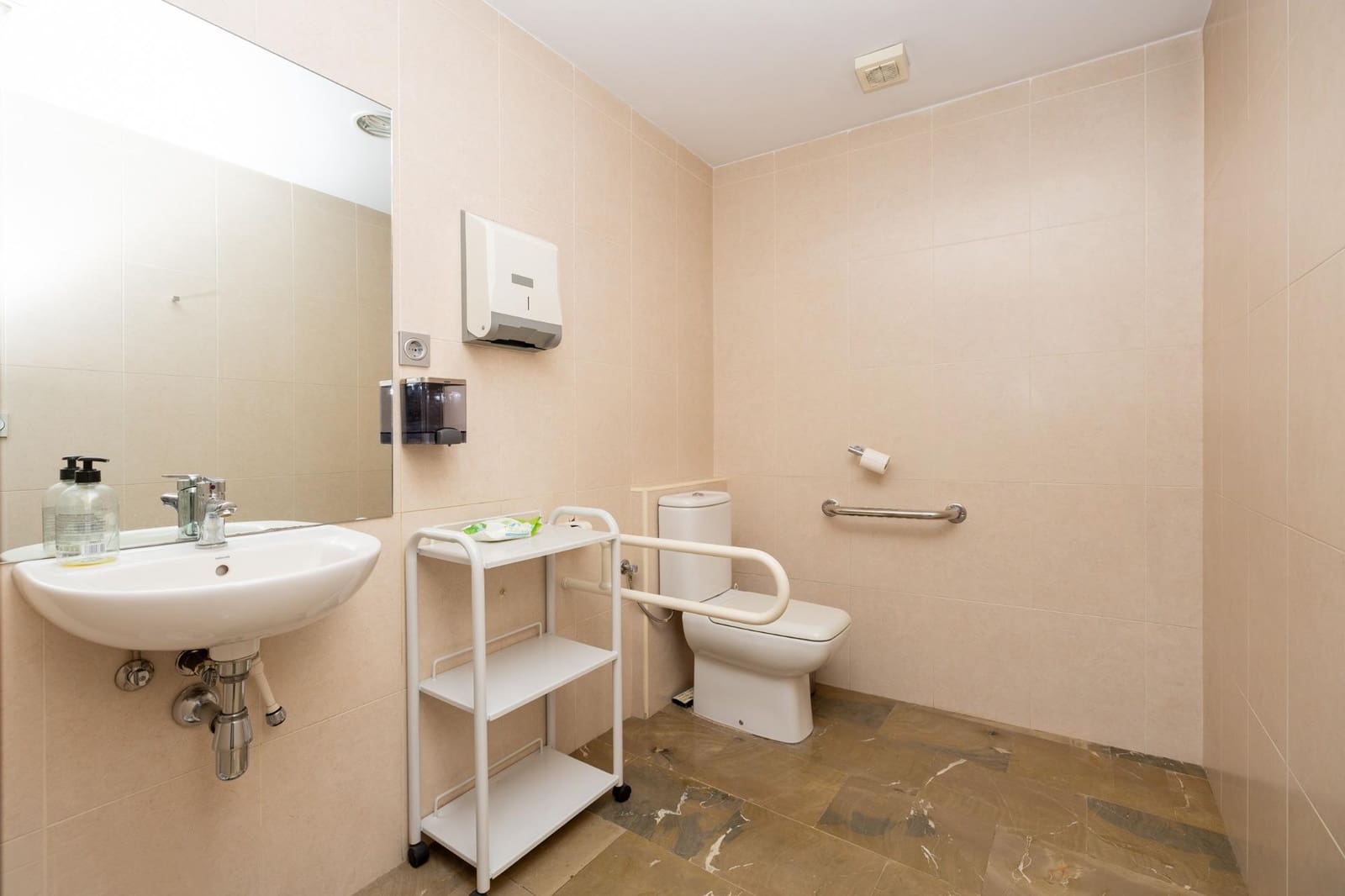 5 Zimmer Büro zu verkaufen in Granada Stadt - 470.000 € (Ref: 9994409)