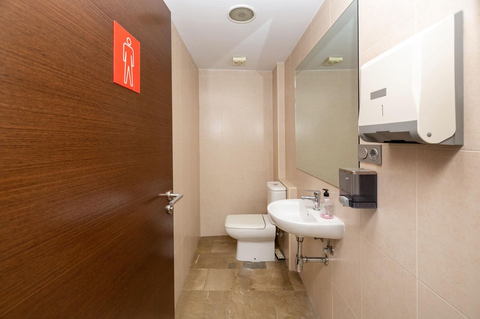 5 Zimmer Büro zu verkaufen in Granada Stadt - 470.000 € (Ref: 9994409)