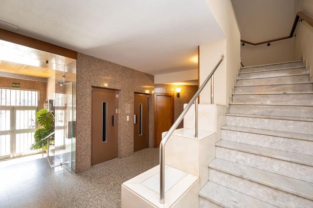 5 soveværelse Kontor til salg i Granada by - € 470.000 (Ref: 9994409)
