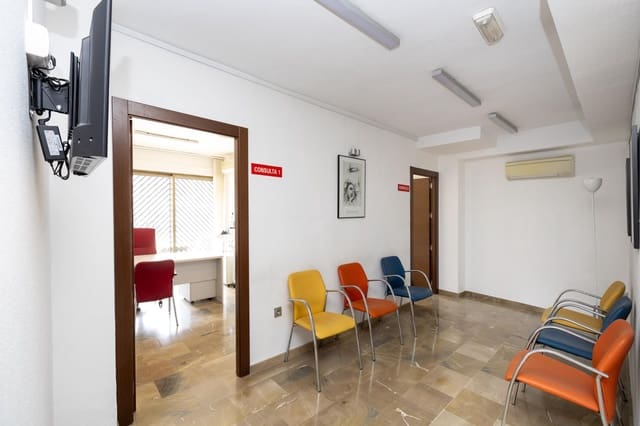 5 soveværelse Kontor til salg i Granada by - € 470.000 (Ref: 9994409)
