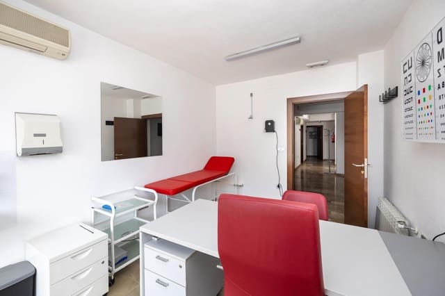 5 soveværelse Kontor til salg i Granada by - € 470.000 (Ref: 9994409)