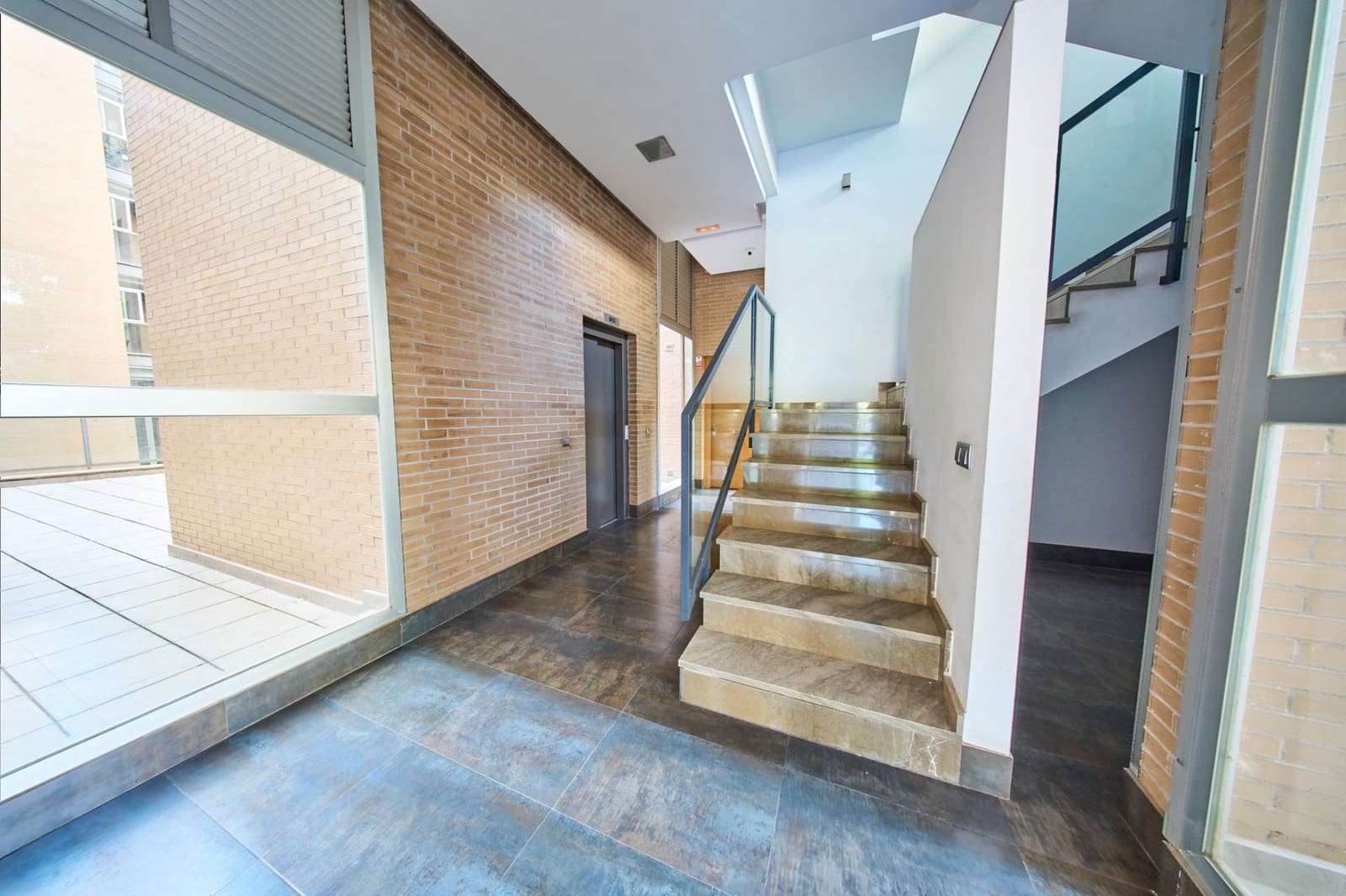 Piso de 2 habitaciones en Granada ciudad en venta con piscina - 280.000 € (Ref: 9994410)