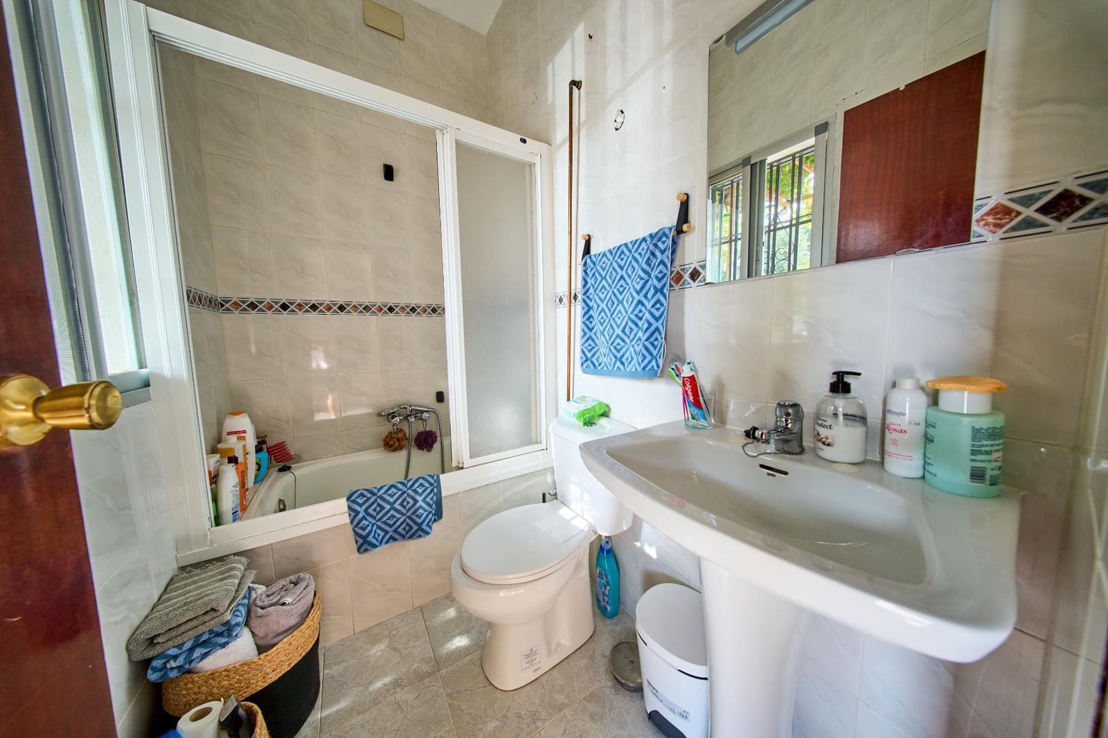 4 soveværelse Villa til salg i Pulianas med swimmingpool garage - € 339.000 (Ref: 9997237)
