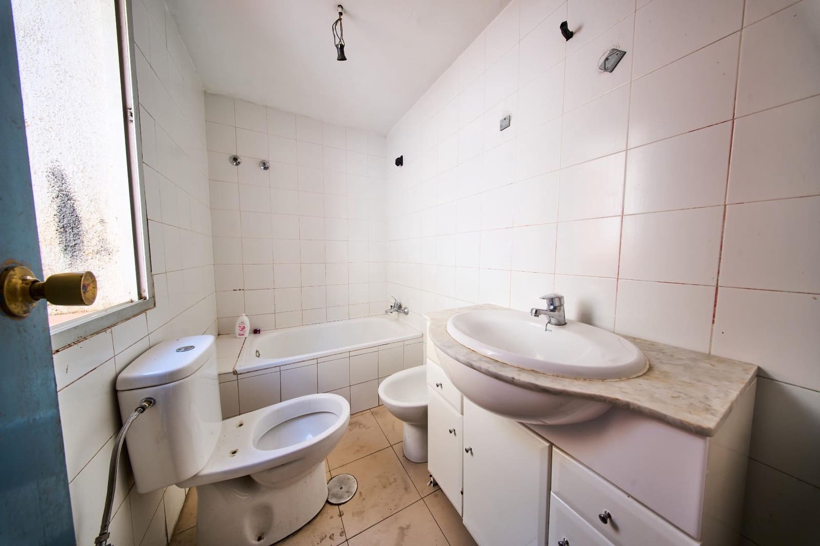 4 bedroom Terraced Villa for sale in Granada city - € 135,000 (Ref: 9997238)