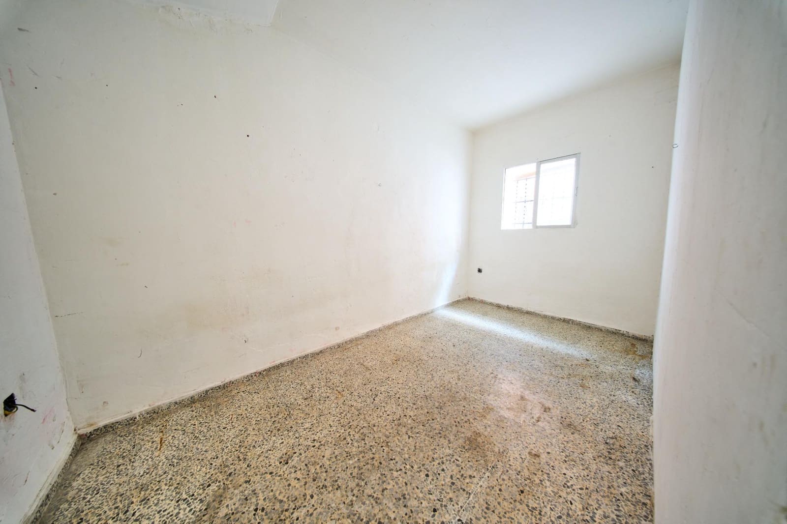4 bedroom Terraced Villa for sale in Granada city - € 135,000 (Ref: 9997238)