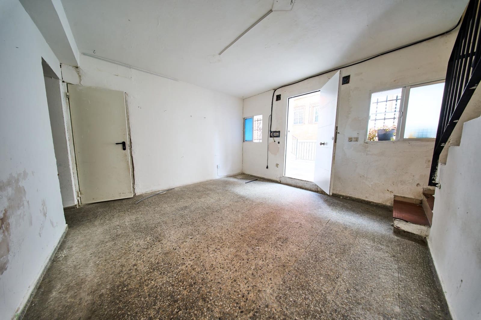 4 bedroom Terraced Villa for sale in Granada city - € 135,000 (Ref: 9997238)