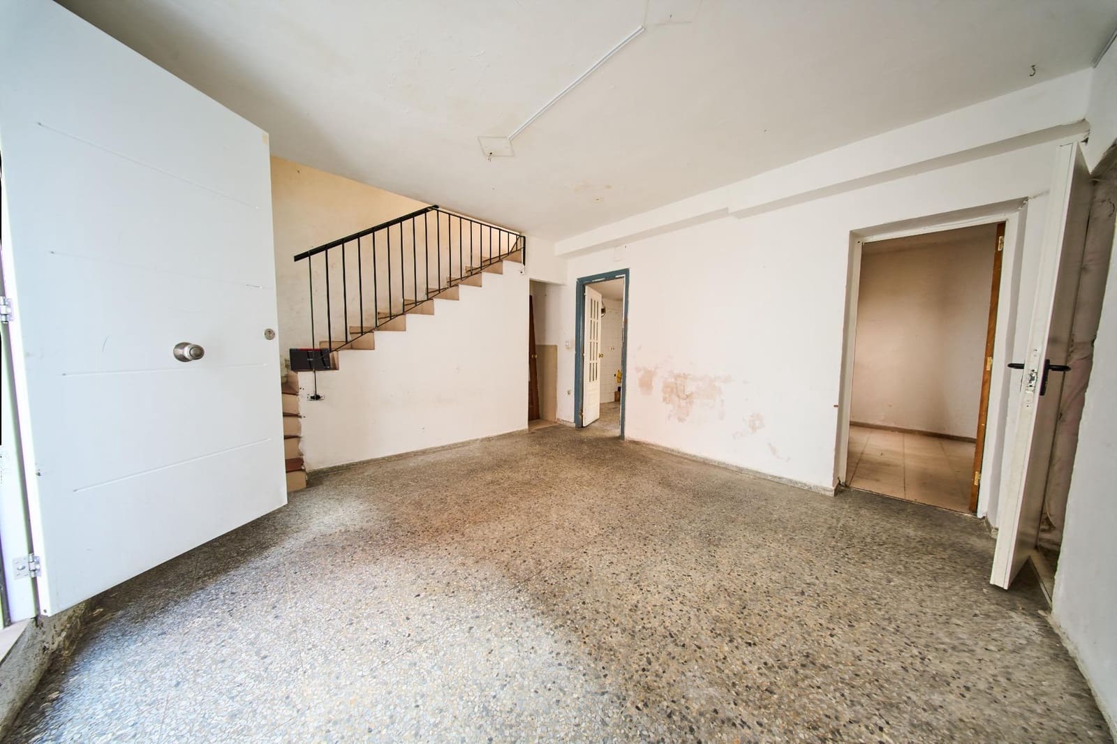 4 bedroom Terraced Villa for sale in Granada city - € 135,000 (Ref: 9997238)