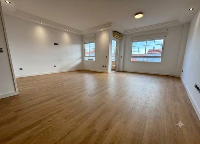 4 soverom Penthouse til salgs i Torremolinos med svømmebasseng garasje - € 540 000 (Ref: 9998935)