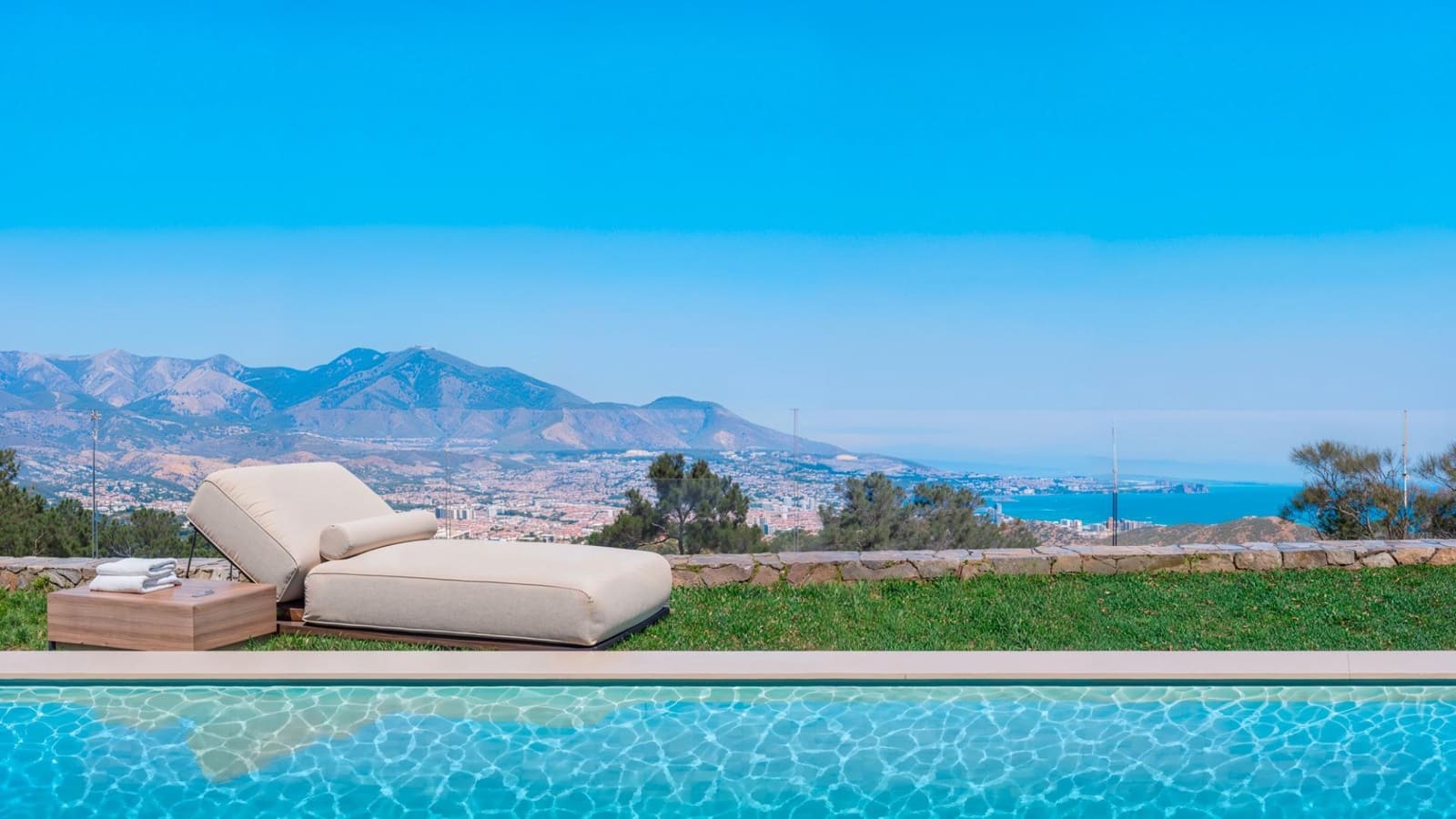 3 bedroom Terraced Villa for sale in Mijas with pool - € 910,000 (Ref: 9998936)