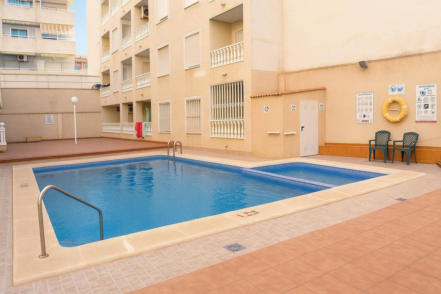 1 soveværelse Penthouse til salg i Torrevieja med swimmingpool garage - € 119.900 (Ref: 9023680)
