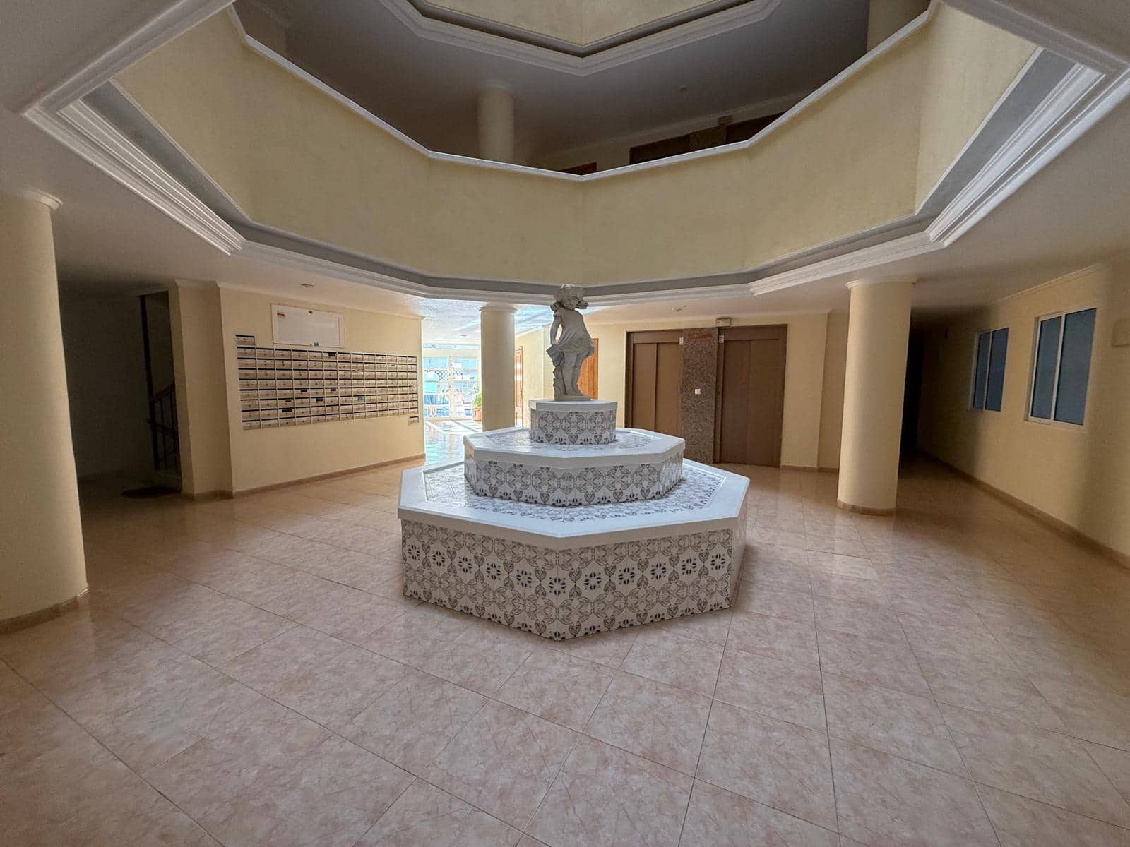 2 makuuhuone Huoneisto myytävänä paikassa Torrevieja mukana uima-altaan - 119 900 € (Ref: 9294466)