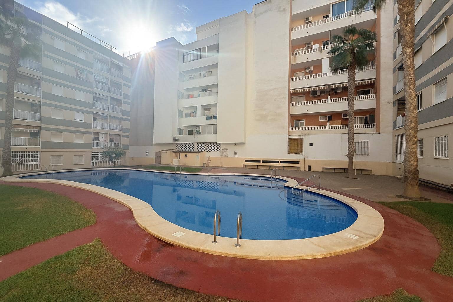 2 makuuhuone Huoneisto myytävänä paikassa Torrevieja mukana uima-altaan - 119 900 € (Ref: 9294466)