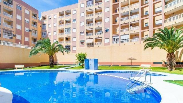 2 quarto Apartamento para venda em Torrevieja com piscina - 129 900 € (Ref: 9353764)