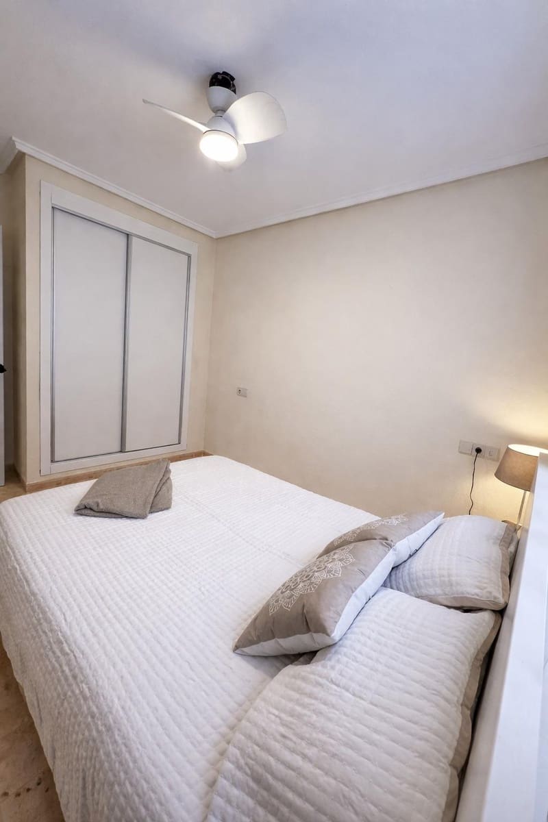 2 soverom Leilighet til salgs i Torrevieja med svømmebasseng - € 121 000 (Ref: 9586706)