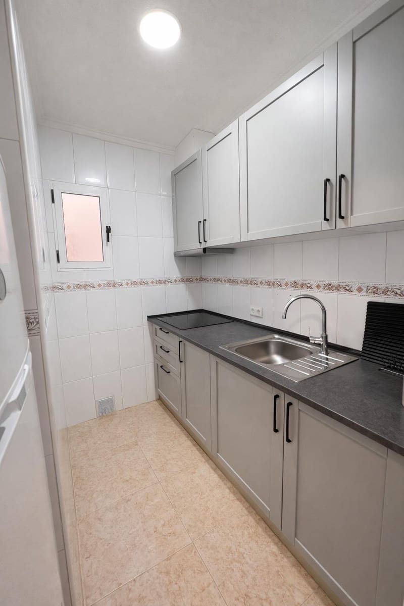 2 soverom Leilighet til salgs i Torrevieja med svømmebasseng - € 121 000 (Ref: 9586706)