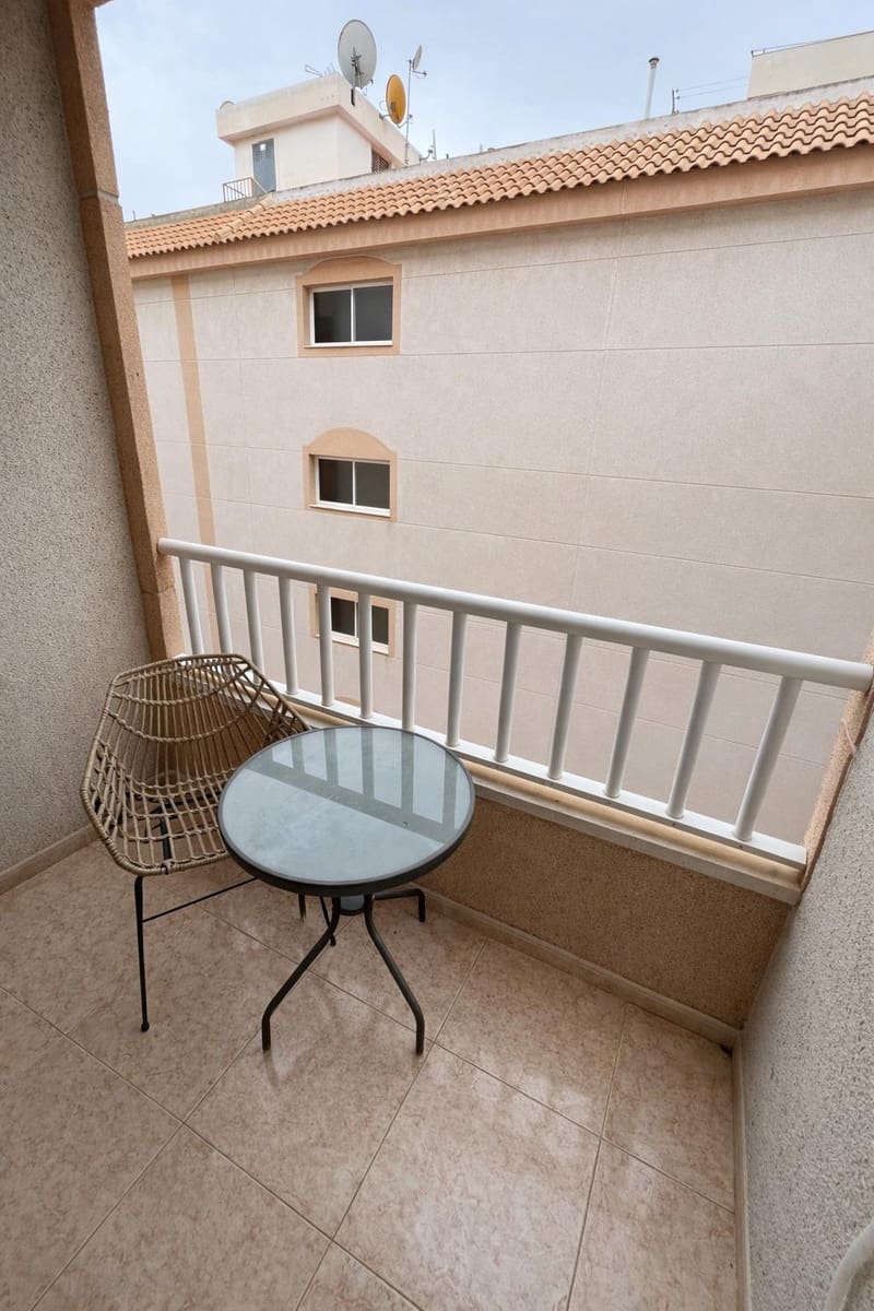 2 soverom Leilighet til salgs i Torrevieja med svømmebasseng - € 121 000 (Ref: 9586706)