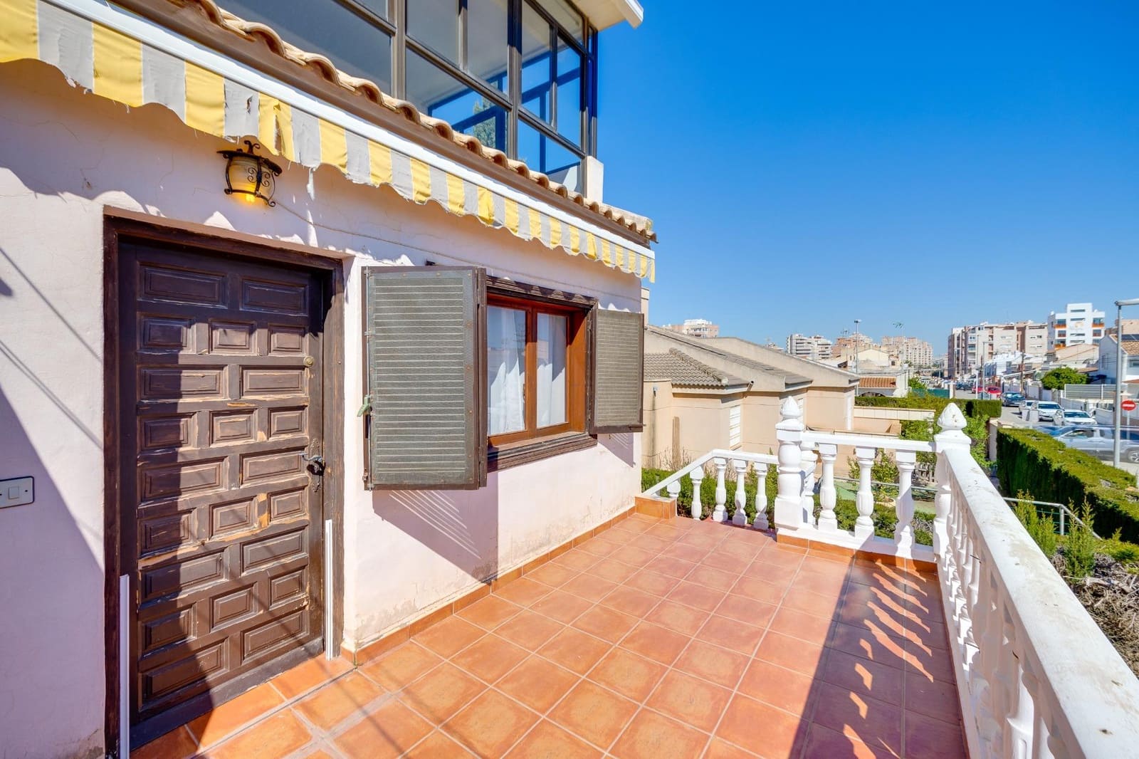 Pareado de 4 habitaciones en Torrevieja en venta con garaje - 197.000 € (Ref: 9743220)