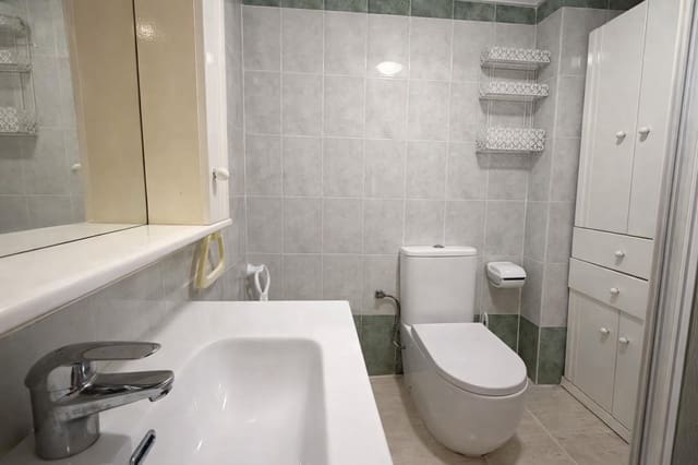 2 slaapkamer Appartement te koop in Avenida Habaneras - Curva de Palangre, Torrevieja met zwembad - € 136.900 (Ref: 9744155)
