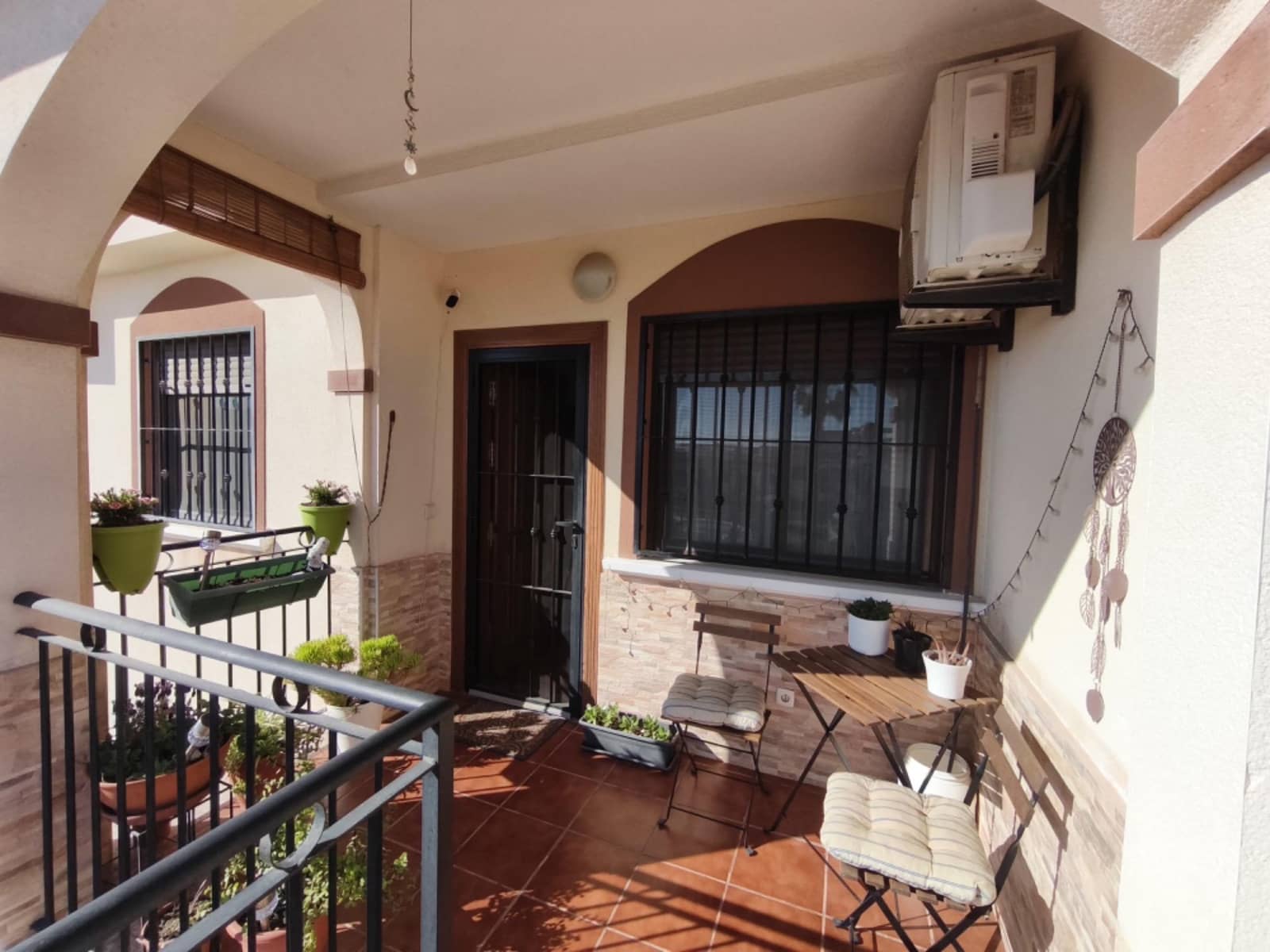 Bungalow de 2 habitaciones en Torrevieja en venta con piscina - 189.000 € (Ref: 9813353)