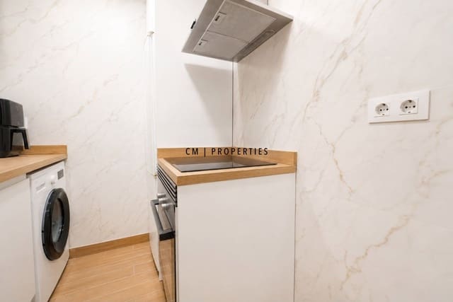 4 quarto Apartamento para arrendar em L'Eixample, Valência cidade - 1 750 € (Ref: 10008119)