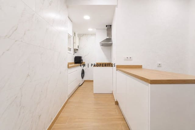 4 quarto Apartamento para arrendar em L'Eixample, Valência cidade - 1 750 € (Ref: 10008119)