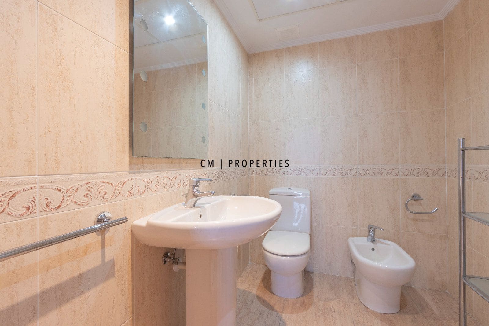 2 bedroom Flat for rent in Valencia city with pool garage - € 2,000 (Ref: 10009471)
