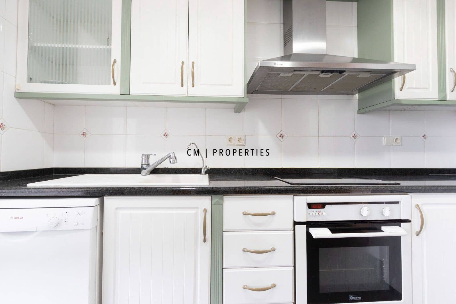 2 bedroom Flat for rent in Valencia city with pool garage - € 2,000 (Ref: 10009471)