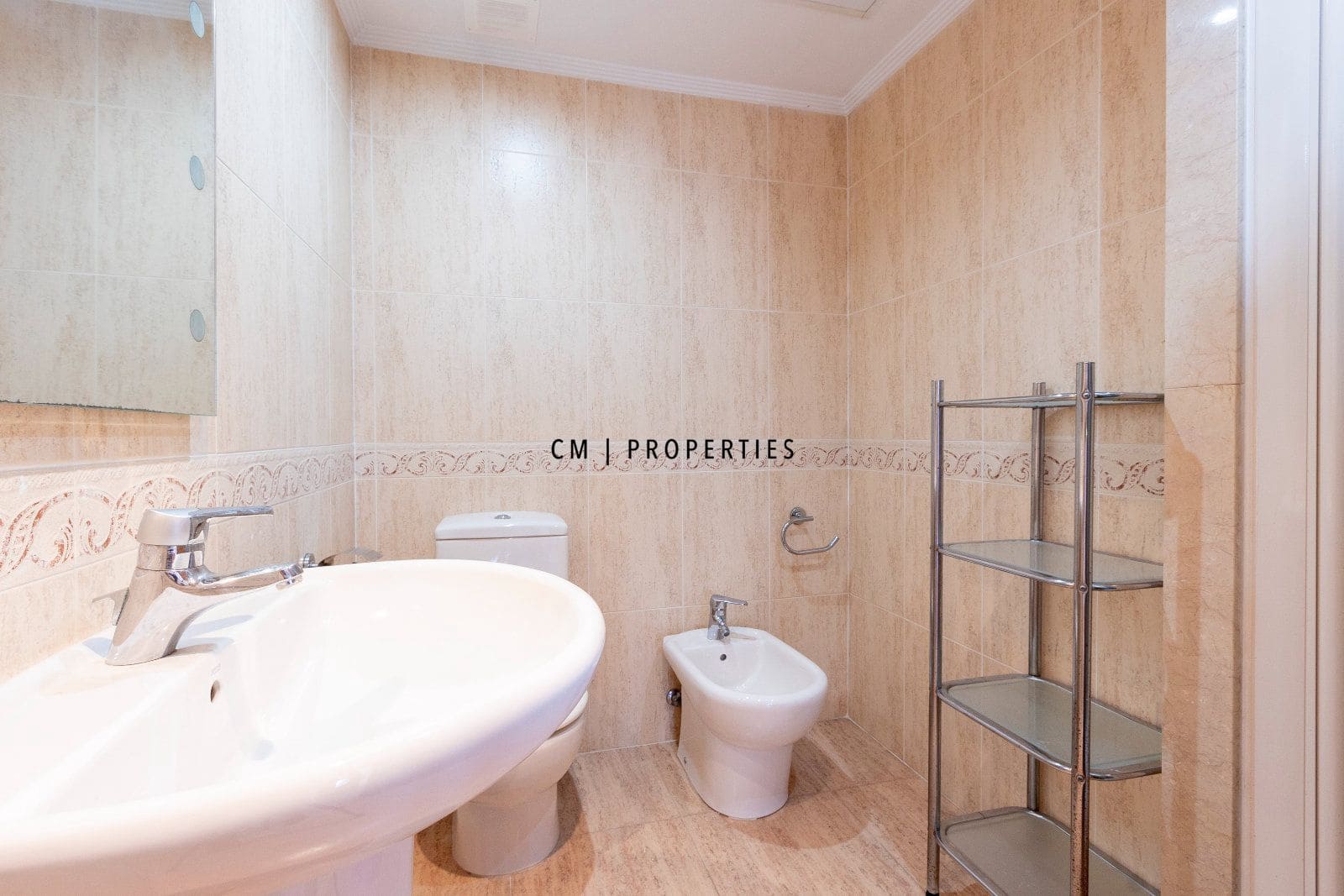 2 bedroom Flat for rent in Valencia city with pool garage - € 2,000 (Ref: 10009471)