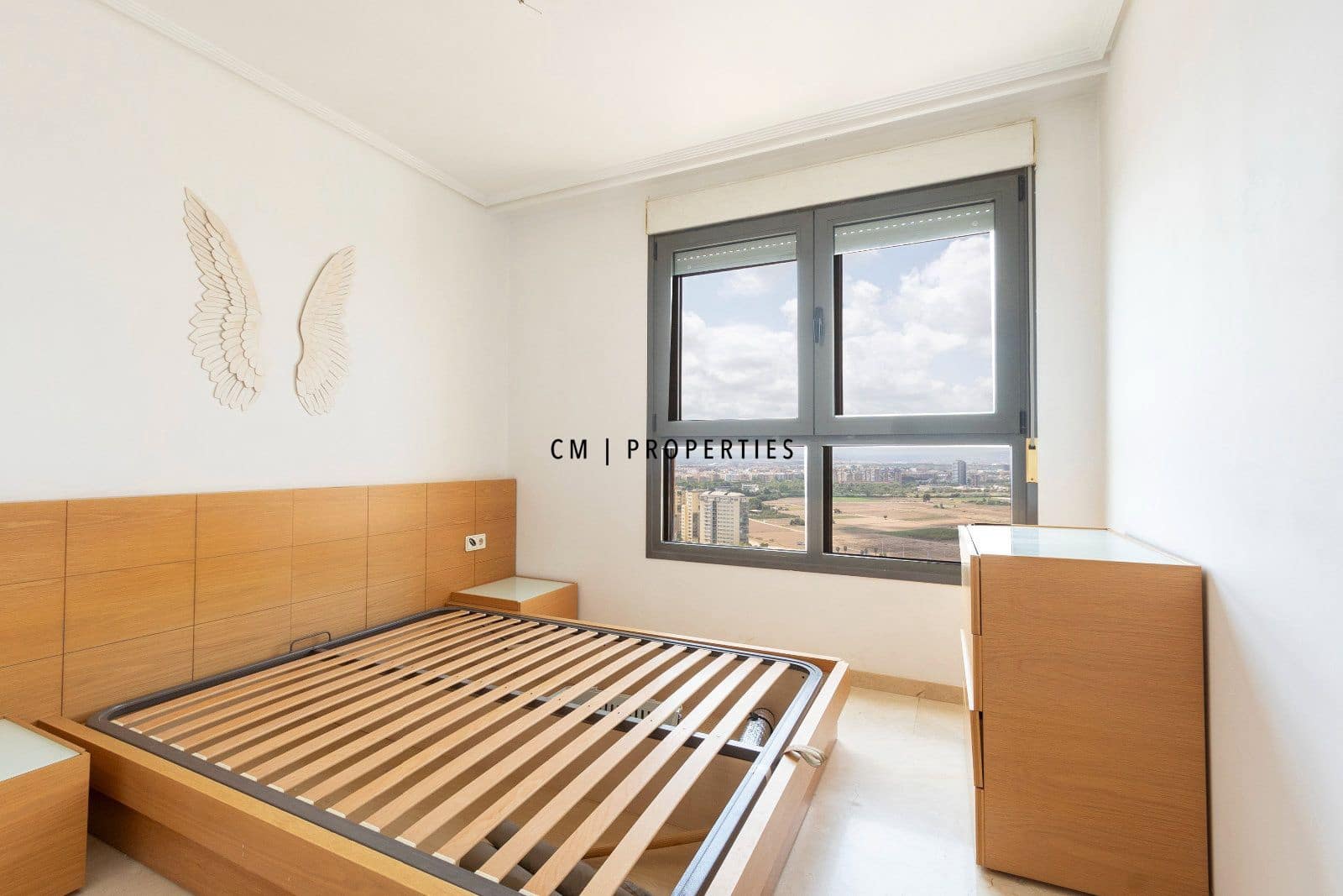 2 bedroom Flat for rent in Valencia city with pool garage - € 2,000 (Ref: 10009471)