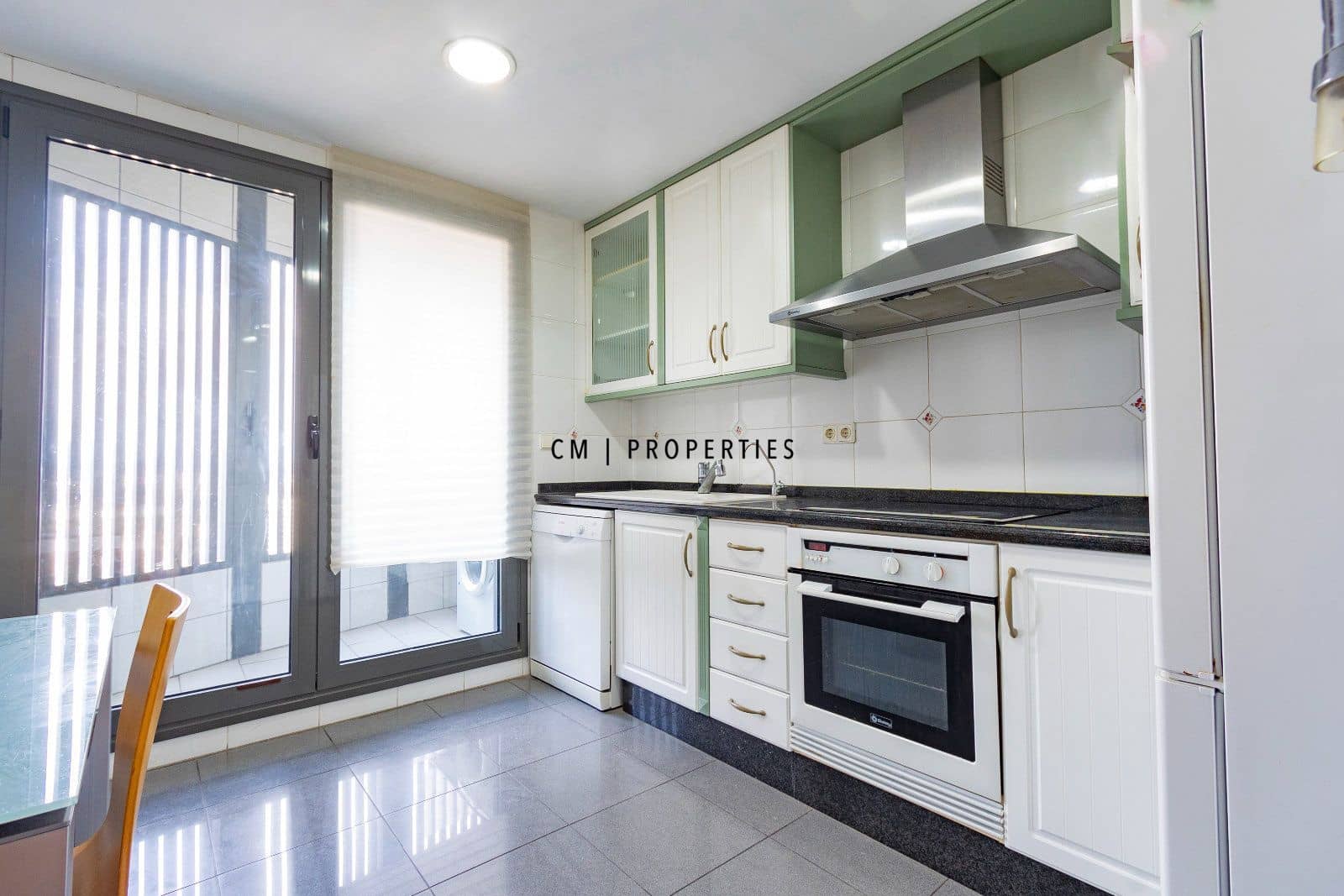 2 bedroom Flat for rent in Valencia city with pool garage - € 2,000 (Ref: 10009471)