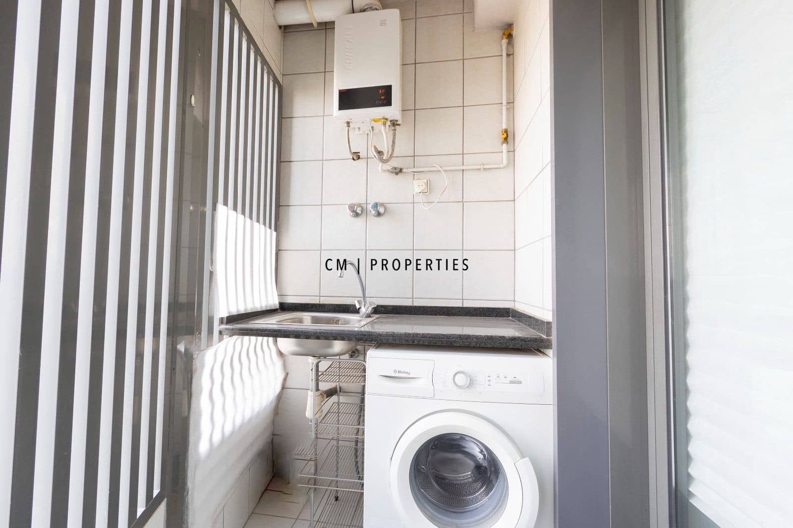 2 bedroom Flat for rent in Valencia city with pool garage - € 2,000 (Ref: 10009471)