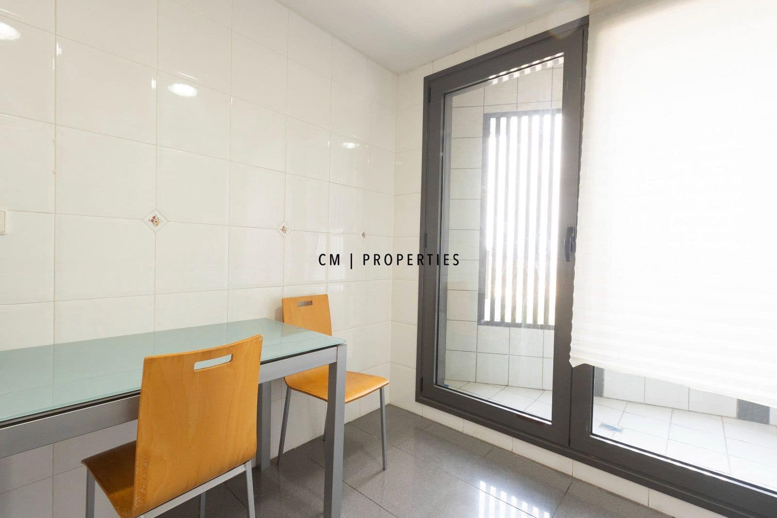2 bedroom Flat for rent in Valencia city with pool garage - € 2,000 (Ref: 10009471)