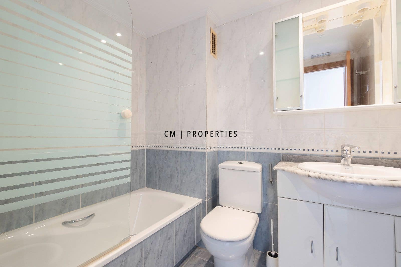 2 bedroom Flat for rent in Valencia city with pool garage - € 2,000 (Ref: 10009471)