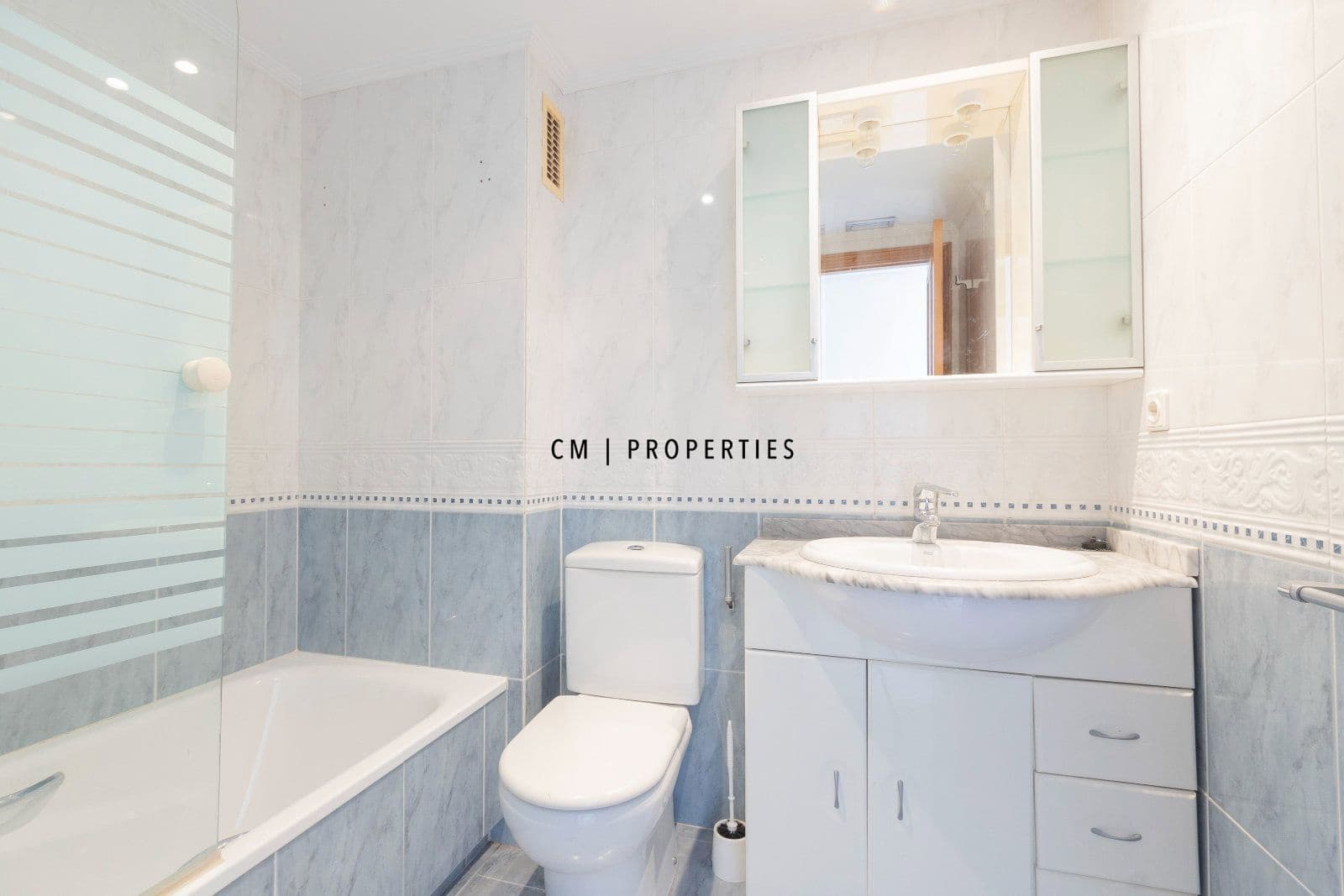 2 bedroom Flat for rent in Valencia city with pool garage - € 2,000 (Ref: 10009471)