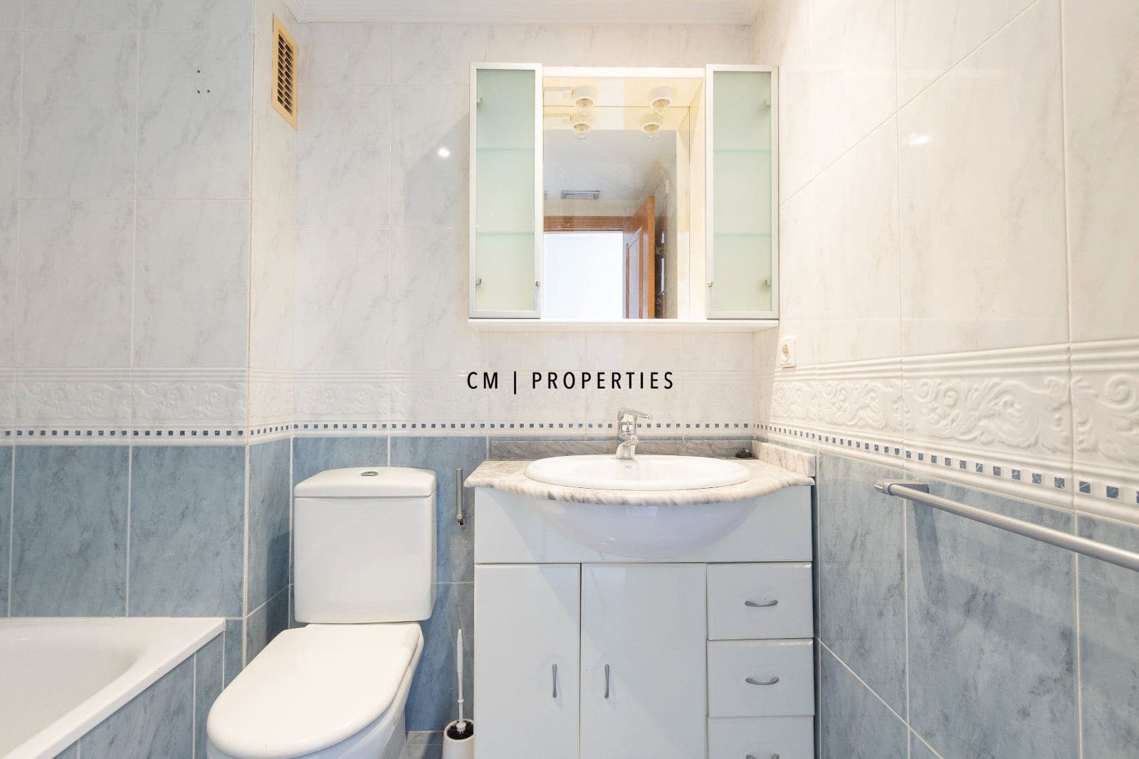 2 bedroom Flat for rent in Valencia city with pool garage - € 2,000 (Ref: 10009471)