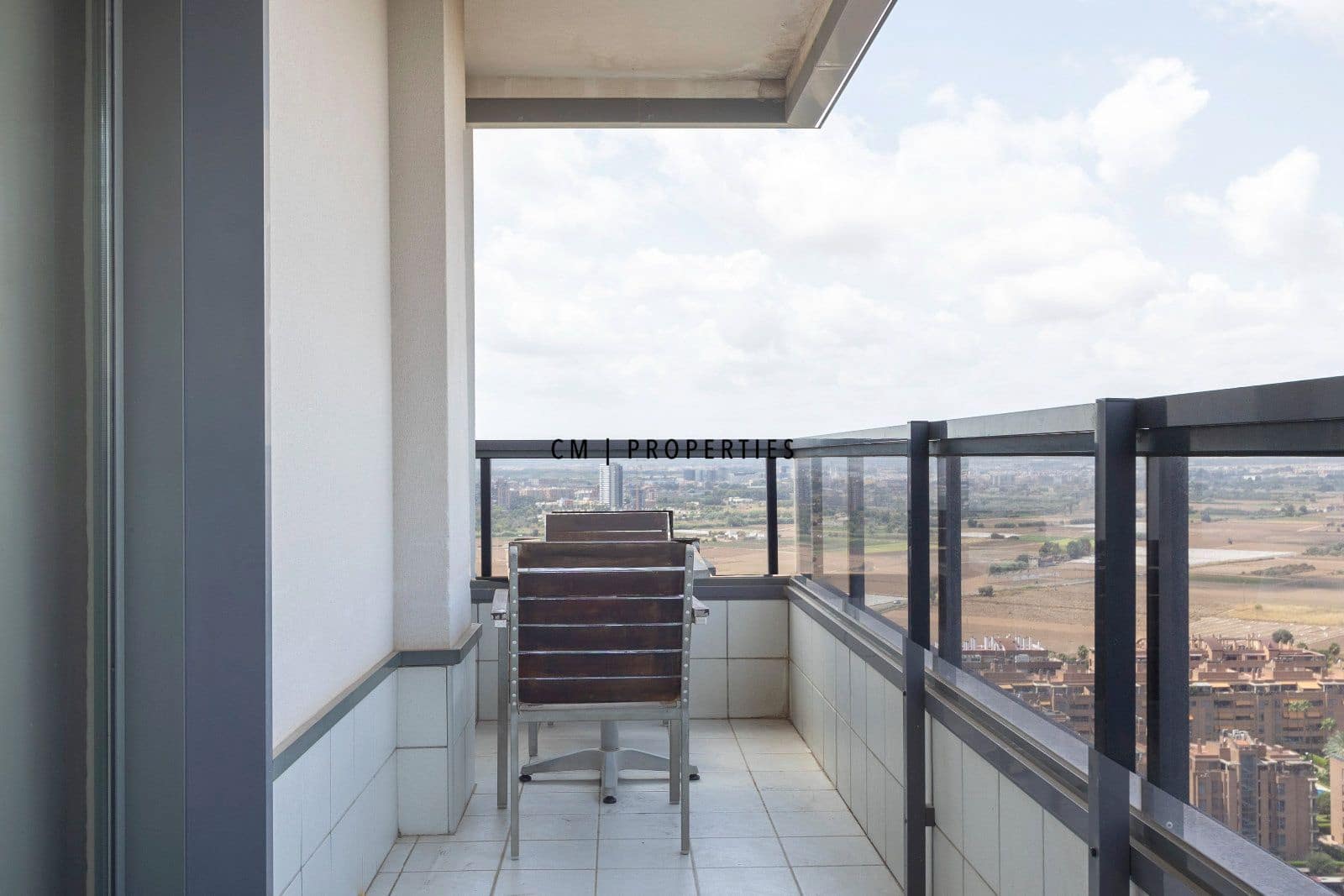 2 bedroom Flat for rent in Valencia city with pool garage - € 2,000 (Ref: 10009471)